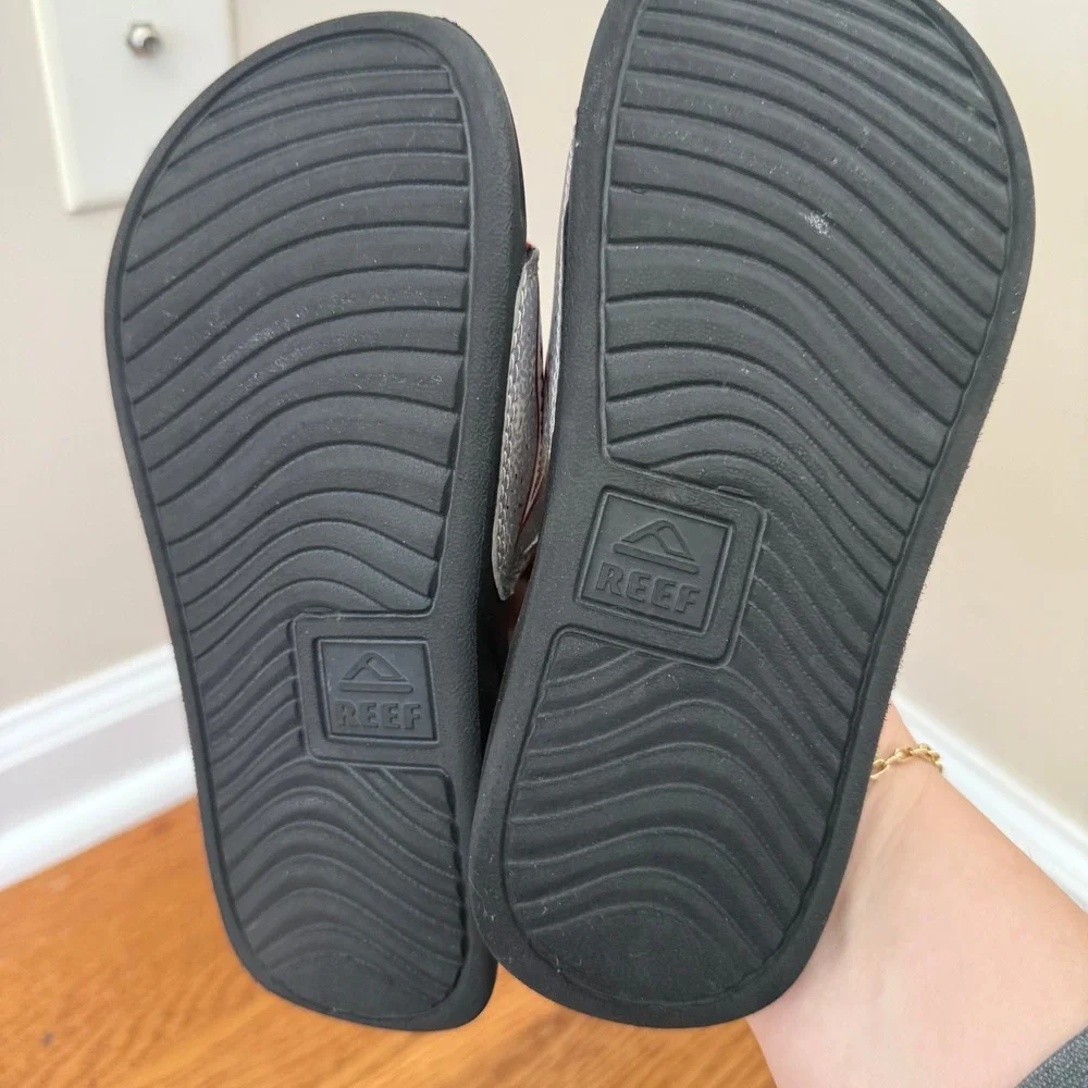 Reef Kids One Slide Shark Graphic Sandals Grey Black‎ Red Size 1 US 32 EUR